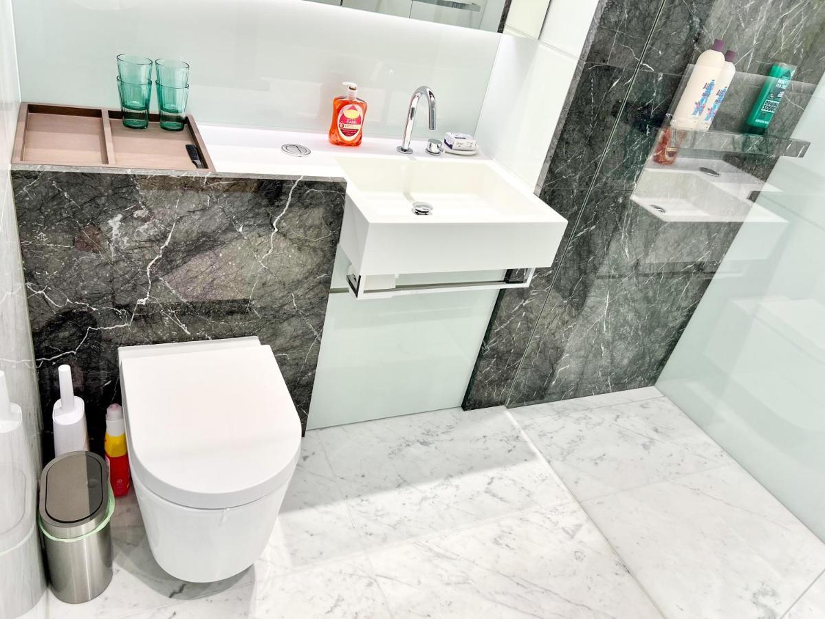 Deluxe Entire Studio Next To London Eye & Trafalgar Square Aparthotel Luaran gambar