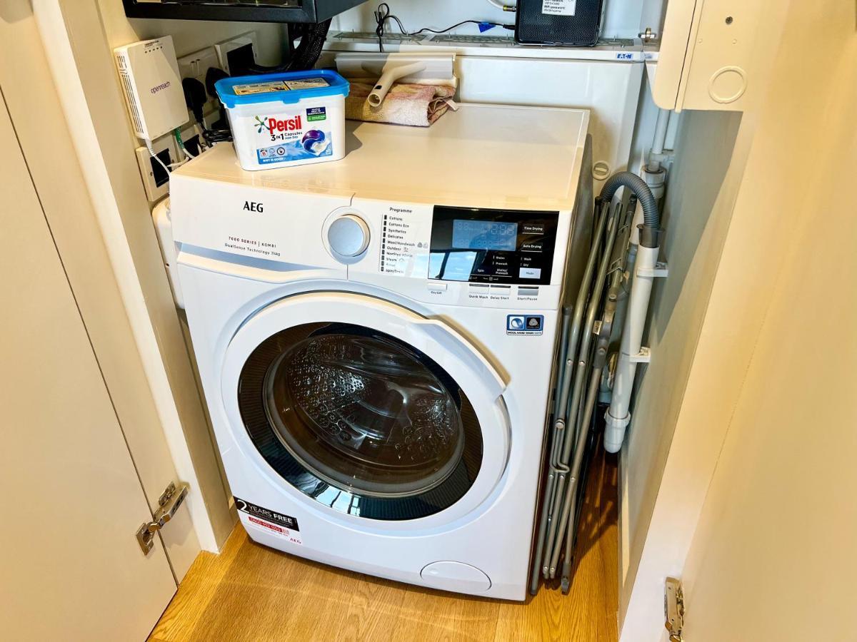 Deluxe Entire Studio Next To London Eye & Trafalgar Square Aparthotel Luaran gambar
